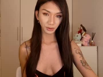 lily_cums01