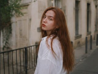 karon-brunette