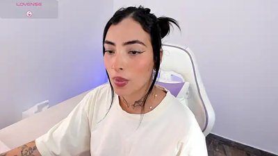 emmi_11 on Stripchat